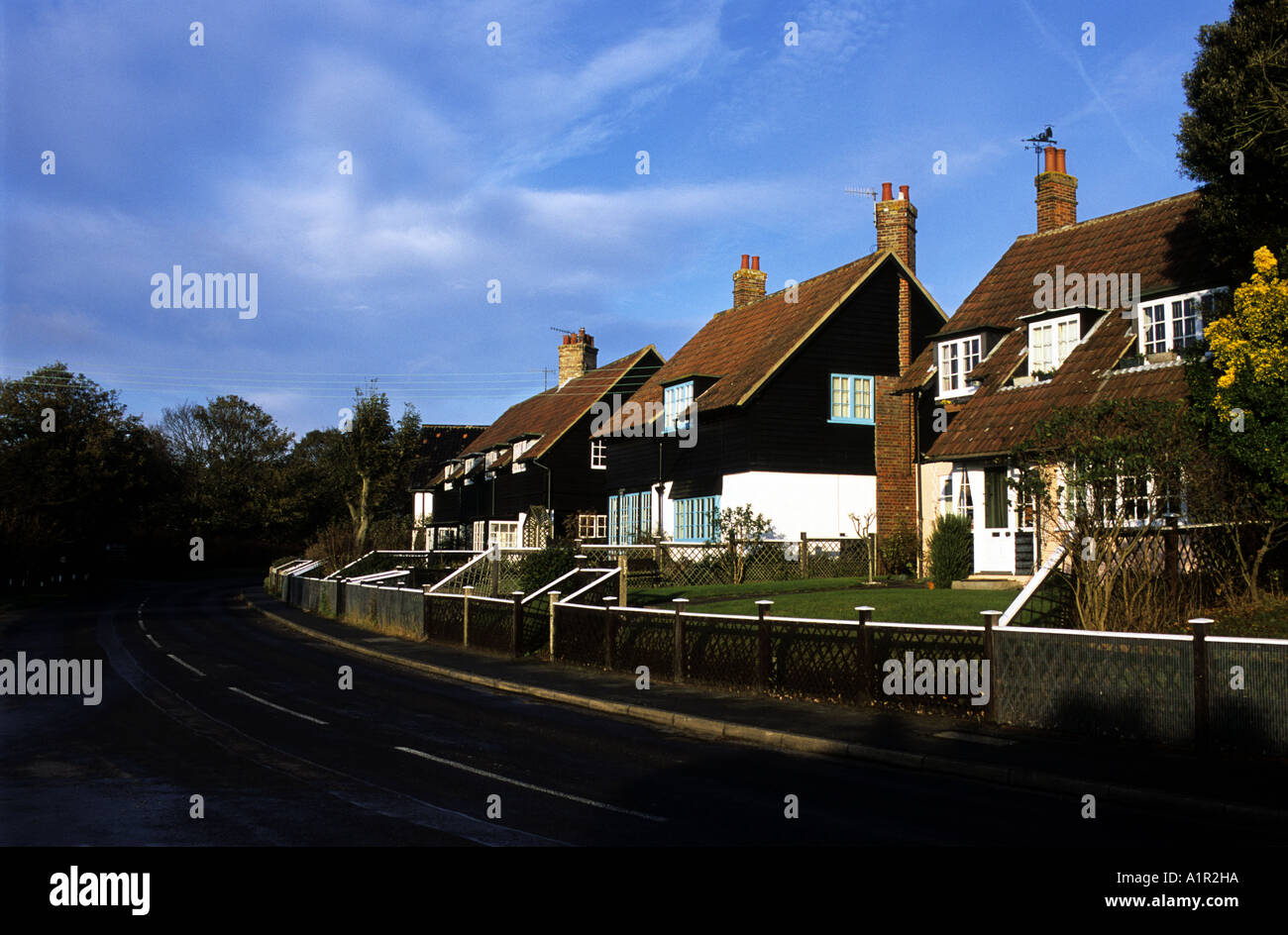 Häuser im Dorf Thorpeness in der Nähe von Aldeburgh, Suffolk, UK. Stockfoto