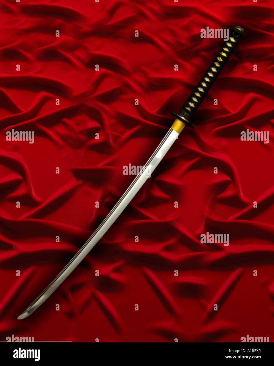 Rotes Katana Stockfotos Und Bilder Kaufen Alamy