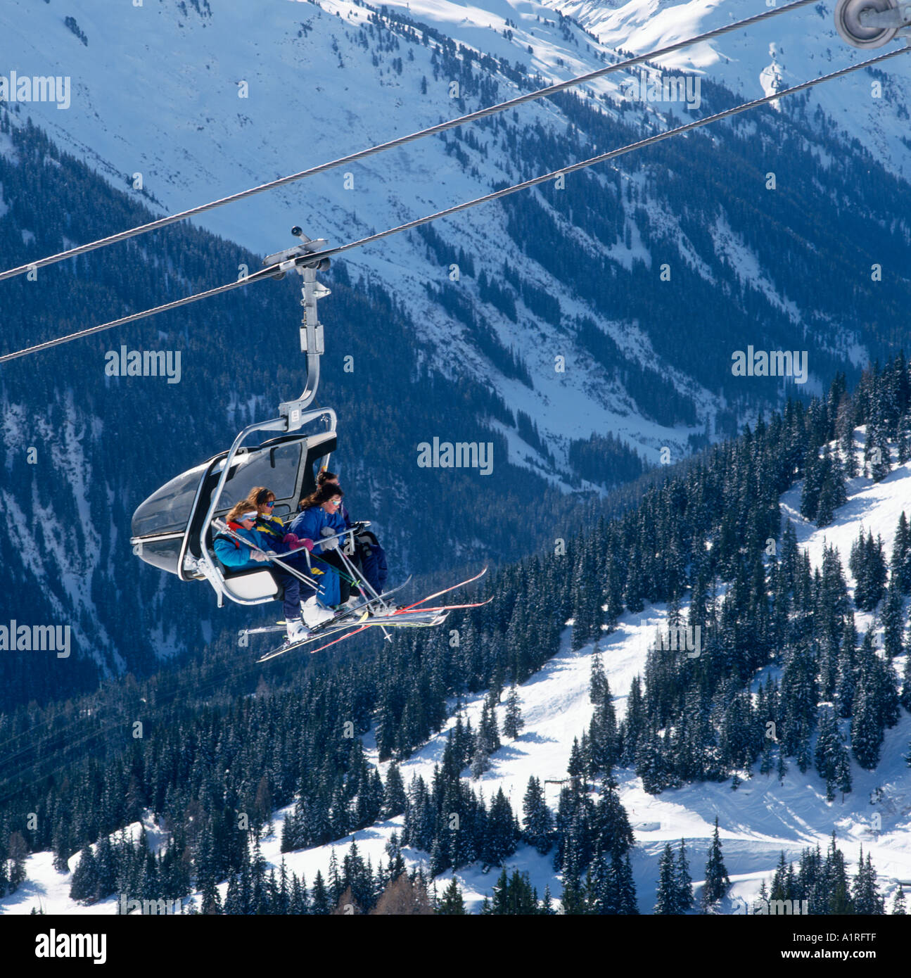 Sessellift, Gampen Skigebiet, St. Anton, Vorarlberg, Österreich Stockfoto