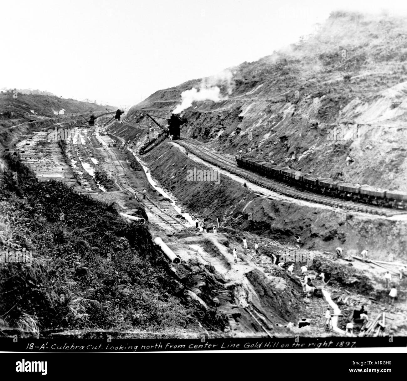 Culebra Cut auf der Suche nach Norden vom Center Line Gold Hill auf der rechten Seite ca. 1897 Stockfoto