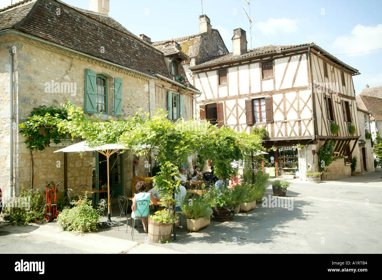 Café Issigeac Südfrankreich Stockfoto