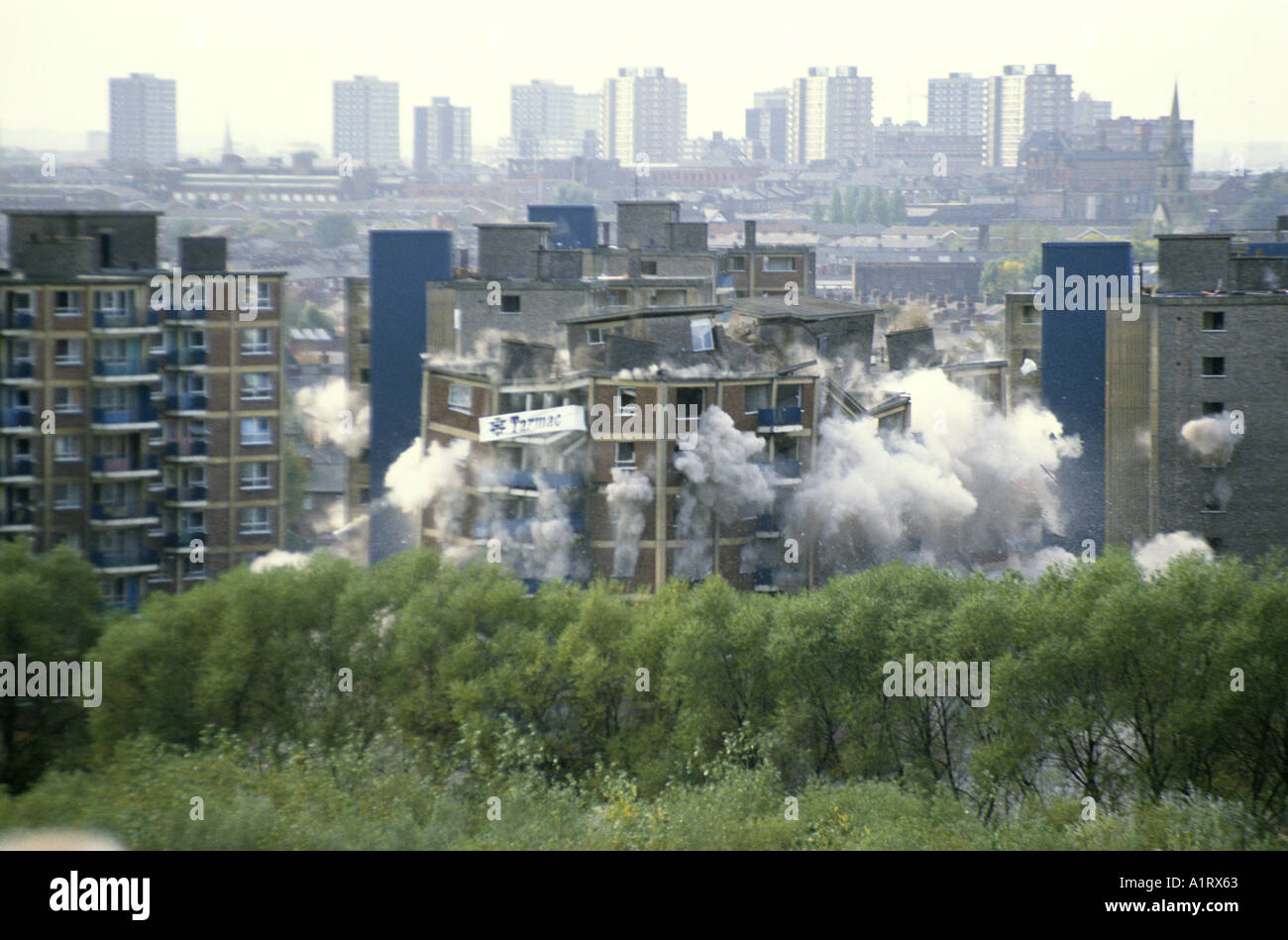 ABRISS DES WOHNBLOCKS Stockfoto