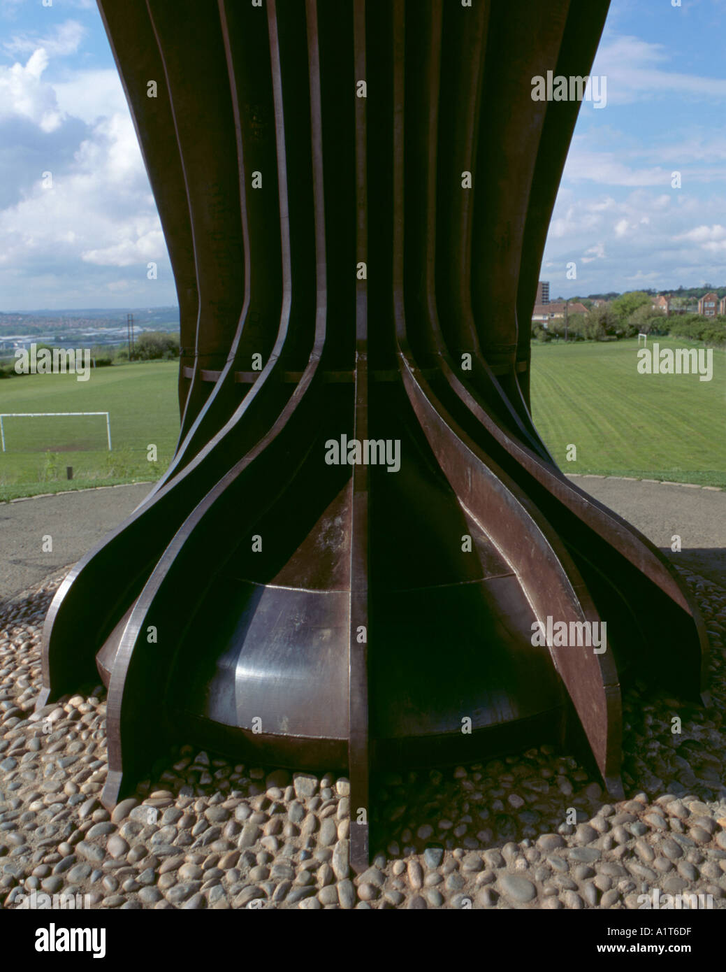 Detail der Füße der Skulptur "Angel of the North" von Antony Gormley, Gateshead, Tyne and Wear, England, UK. Stockfoto