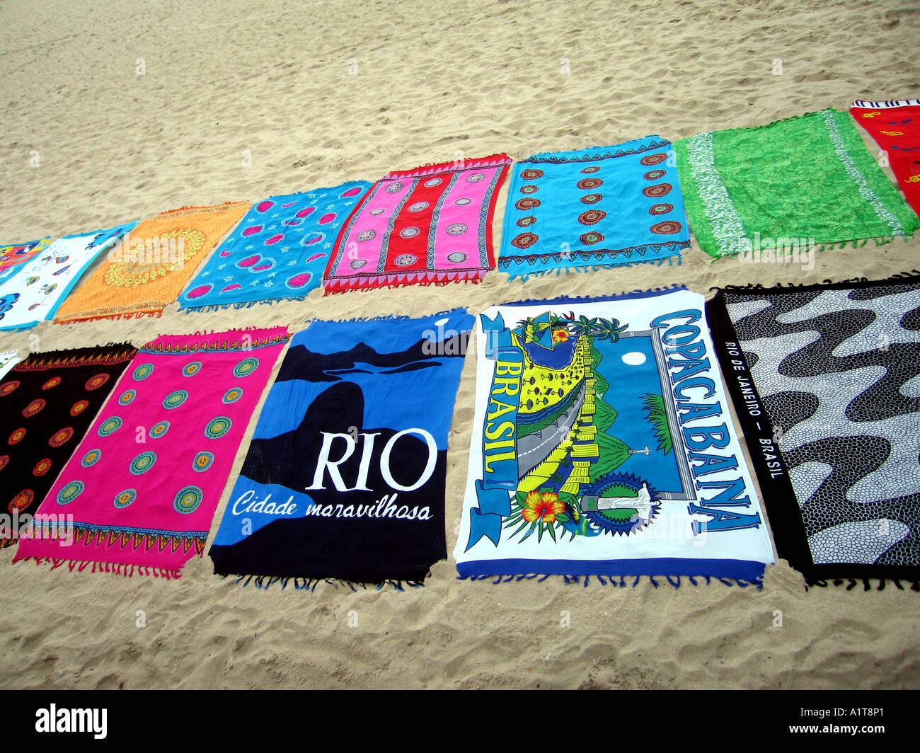 Handtücher für den Strand zu verkaufen am Strand von Ipanema, Rio De Janeiro, Brasilien Stockfoto