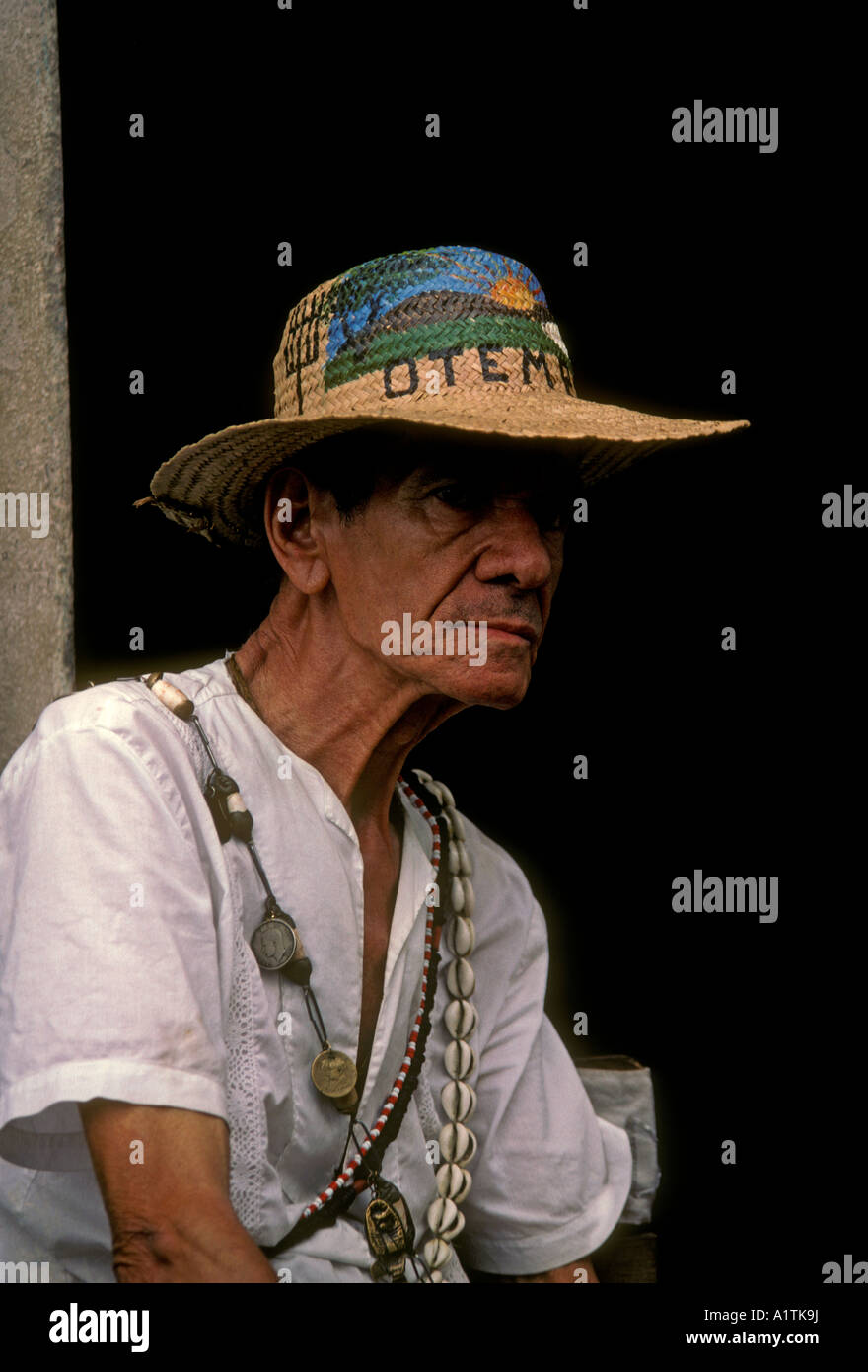 1, einer brasilianischen Mann, Brasilianisch, Mann, reifer Mann, älterer Mann, mit Strohhut, Salvador da Bahia, Bundesstaat Bahia, Brasilien, Südamerika Stockfoto
