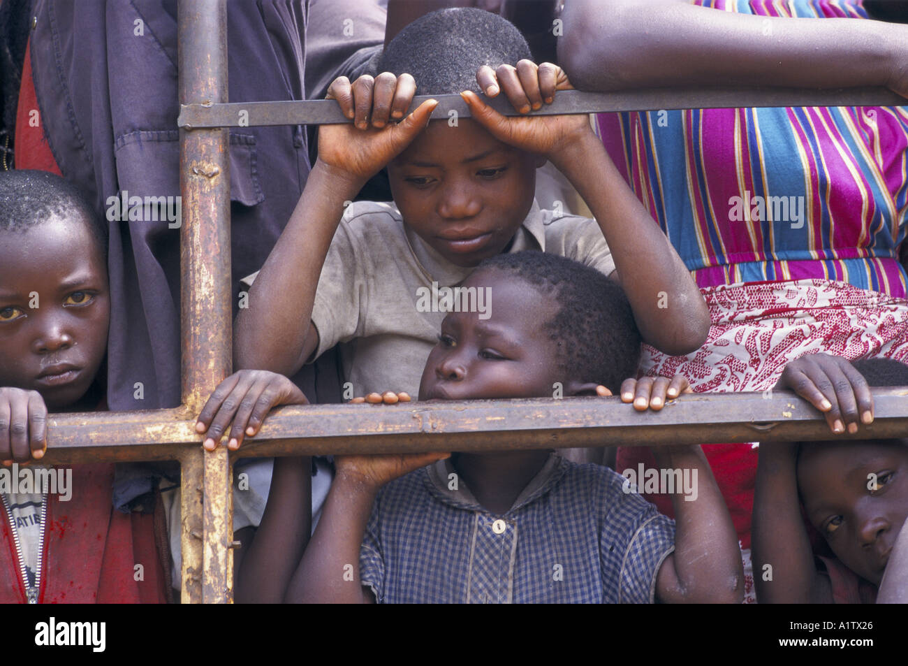 FLÜCHTLINGSKINDER IM LKW UNTERWEGS, RÜCKKEHR FRON ZAIRE, RUANDA 11 1996 Stockfoto