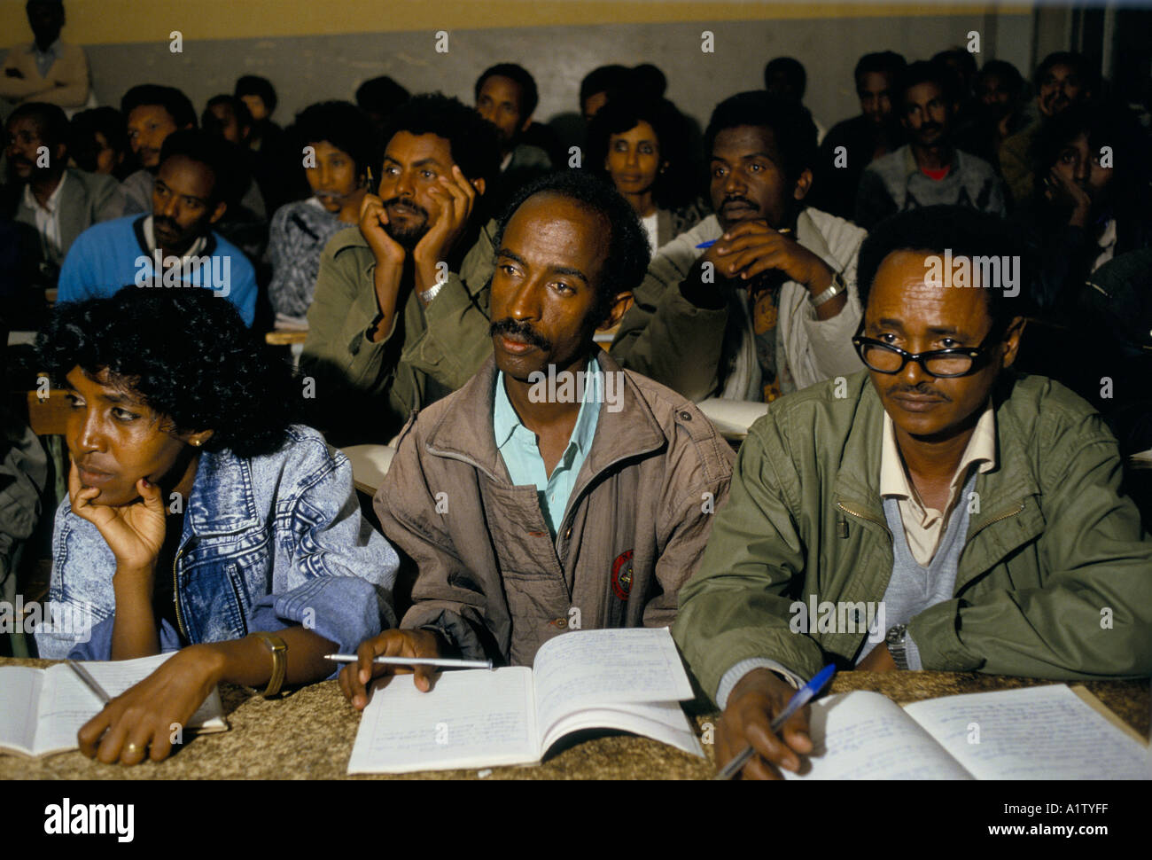 EX-KÄMPFER AN SCHULE ERITREA 1993 Stockfoto