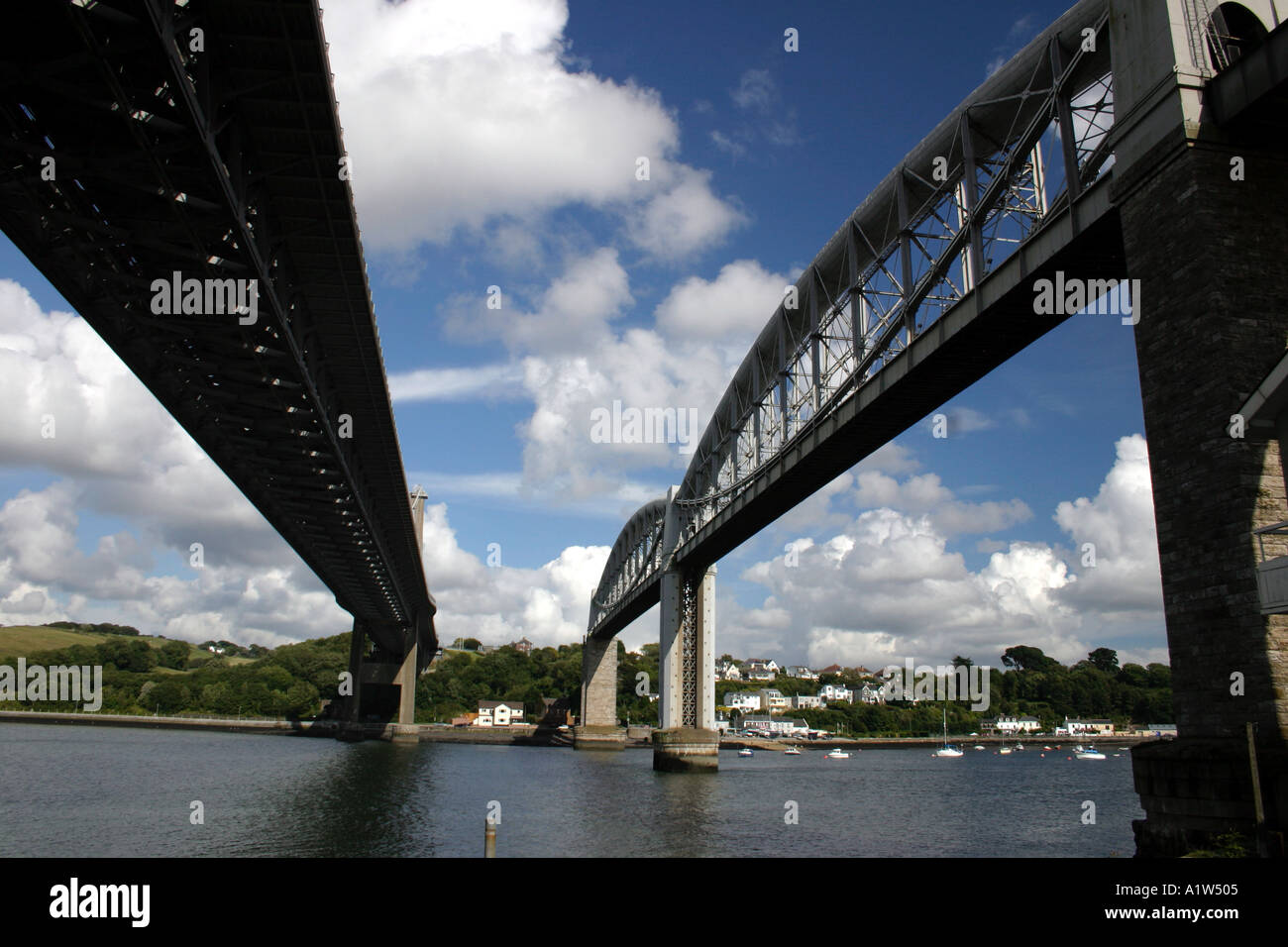 TamarRoad und Eisenbahnbrücken Devon England Stockfoto