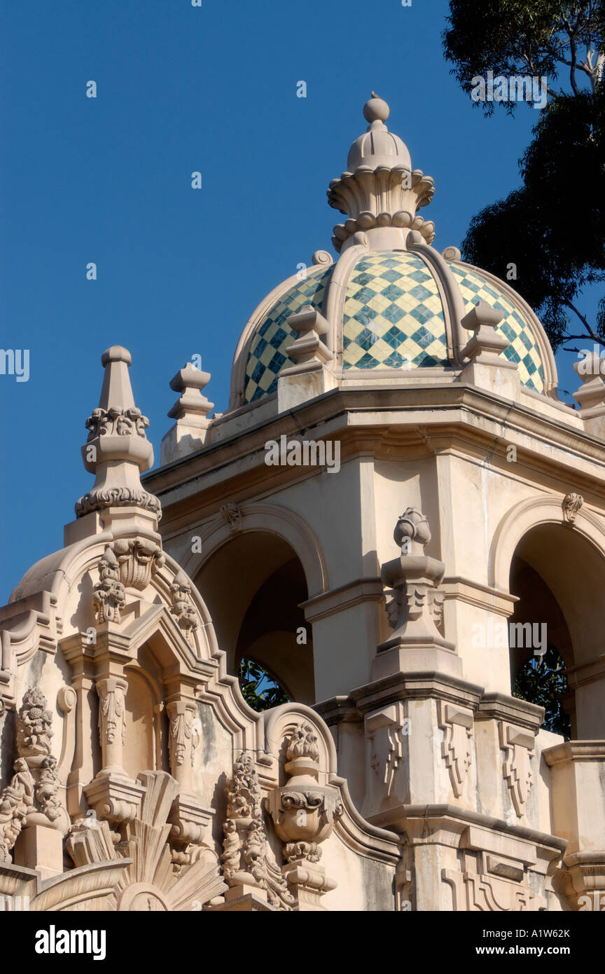 Spanischen Stil Renaissanceturm mit gekachelten Kuppel auf dem Casa Del Prado Gebäude Balboa Park, San Diego Kalifornien USA Stockfoto