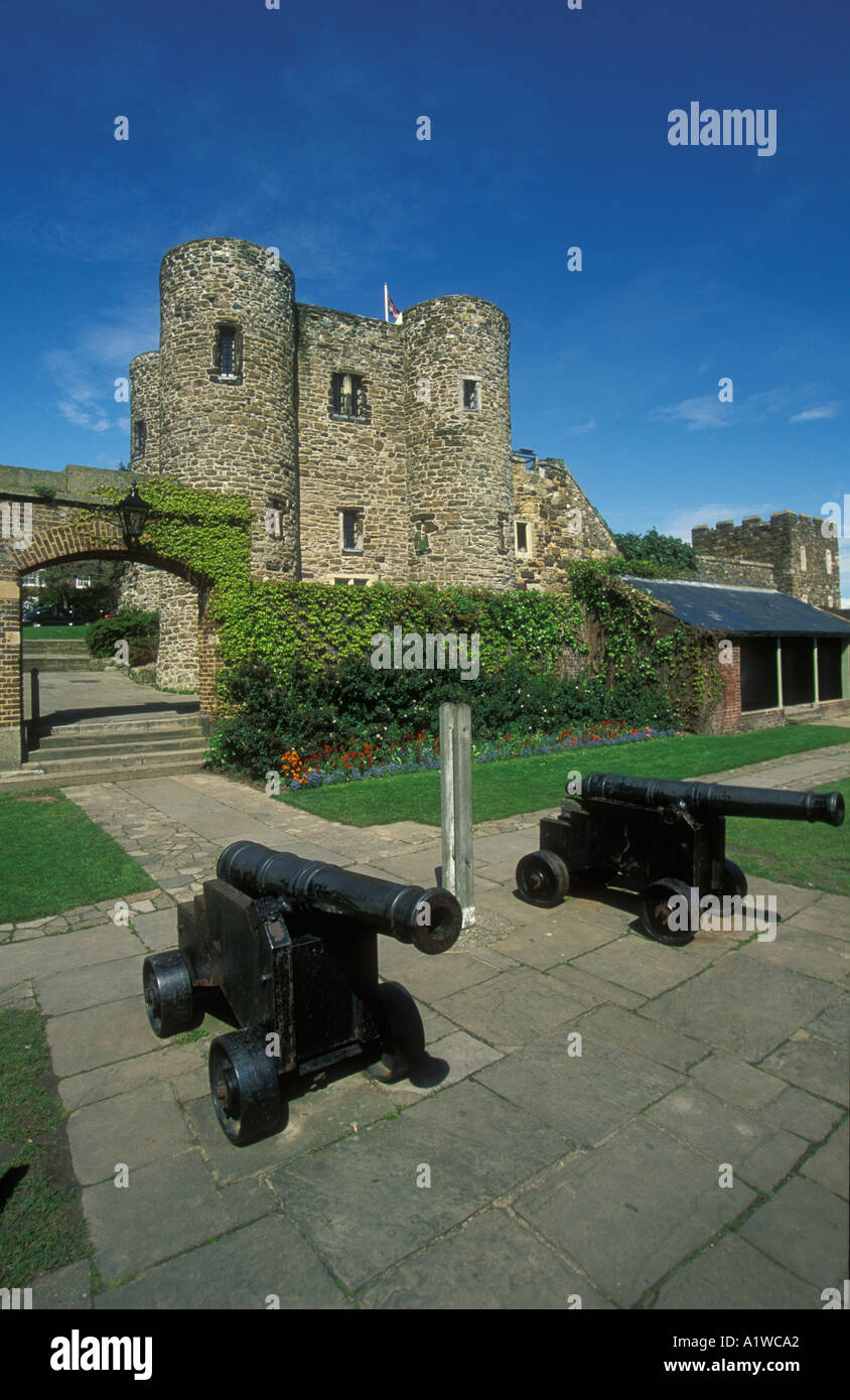 Kanonen auf Gun Garten Ypern Turm Roggen Castle East Sussex England UK GB EU Europa Stockfoto