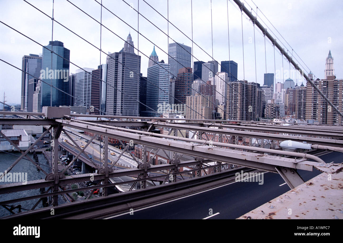Blick auf Manhatten aus Brooklyn Bridge in New York Stockfoto