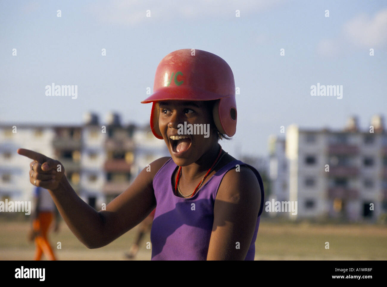 KUBA MÄDCHEN SPIELEN BASEBALL 1993 Stockfoto