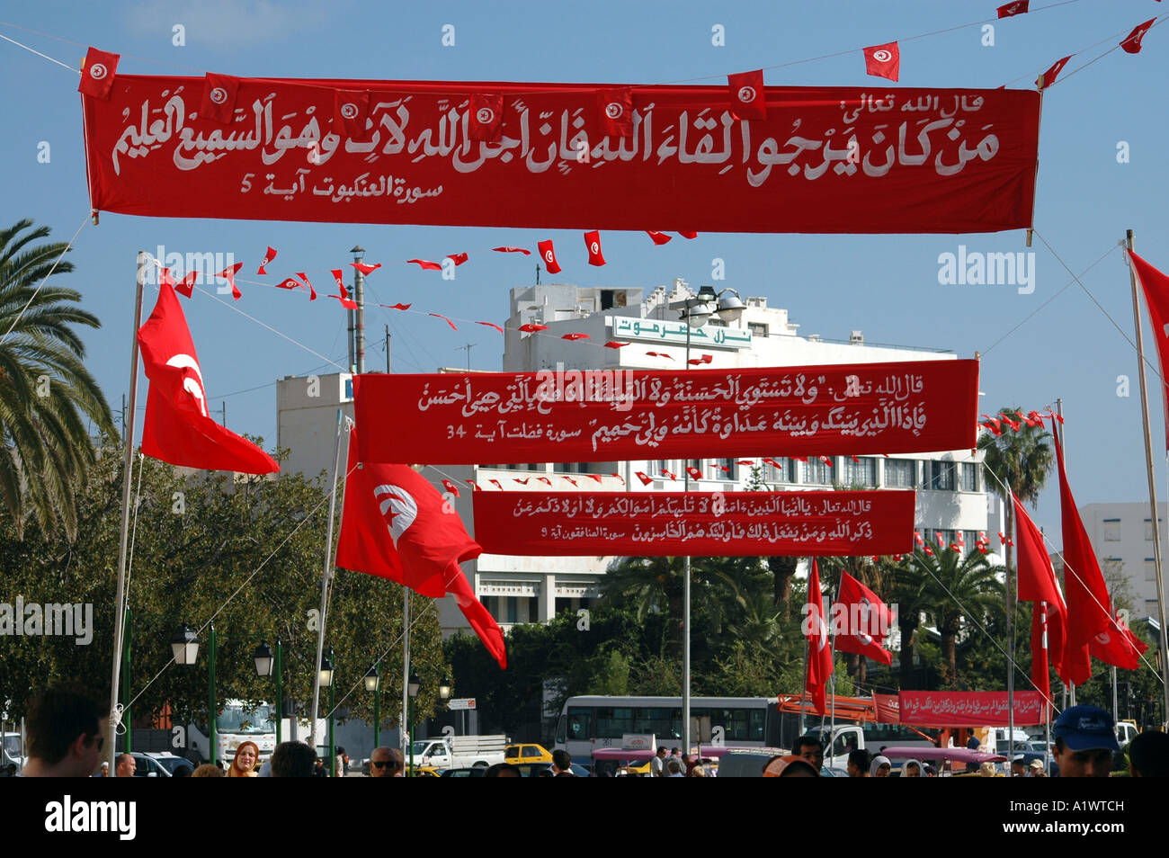 Nationalfeiertag-Dekorationen über Straße in Sousse Stadt in Tunesien Stockfoto