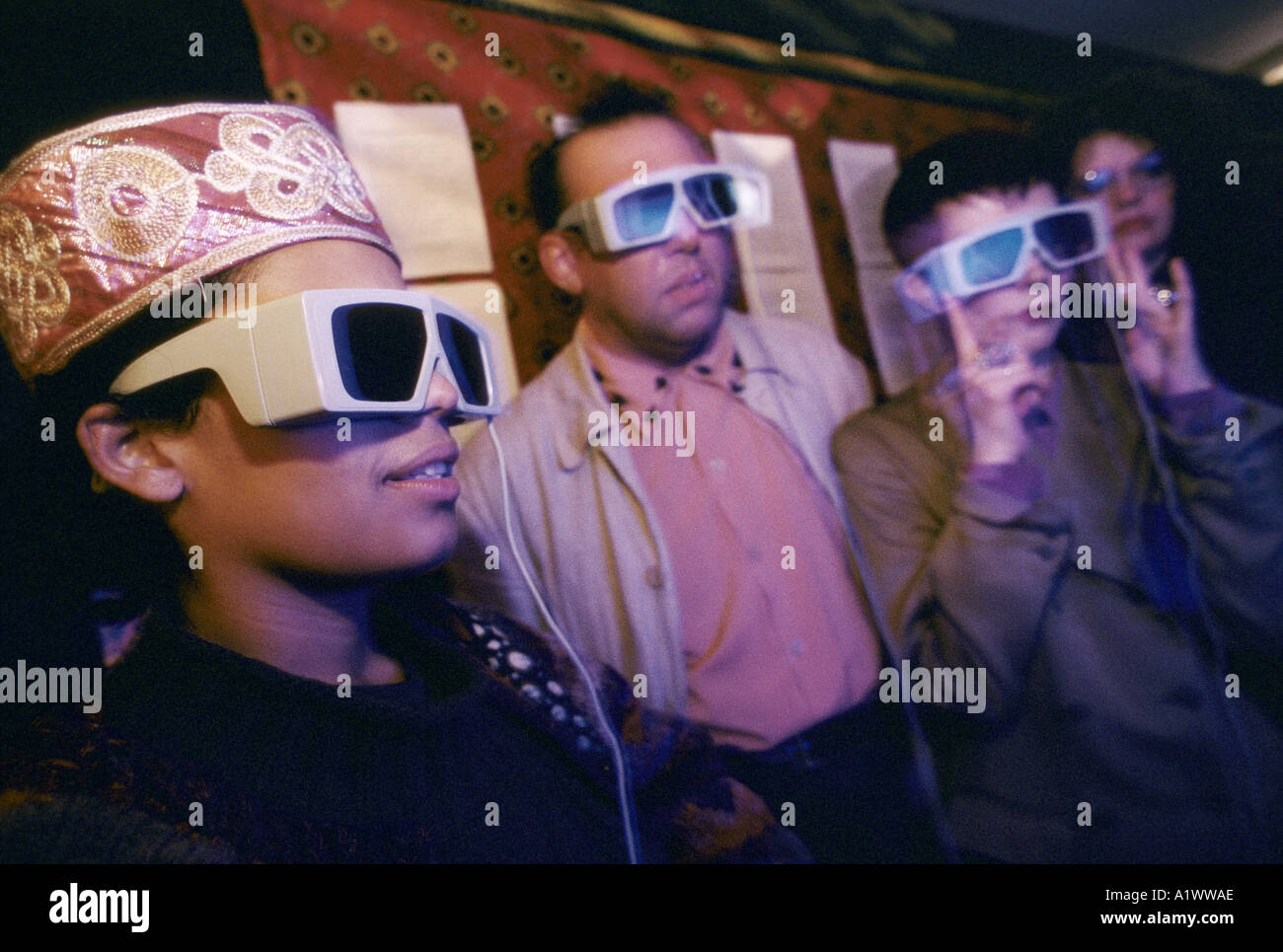 CYBER-PUNK-NACHT IN DEN KÜHLSCHRANK LAUF DURCH CYBER-SAMEN 1994 Stockfoto