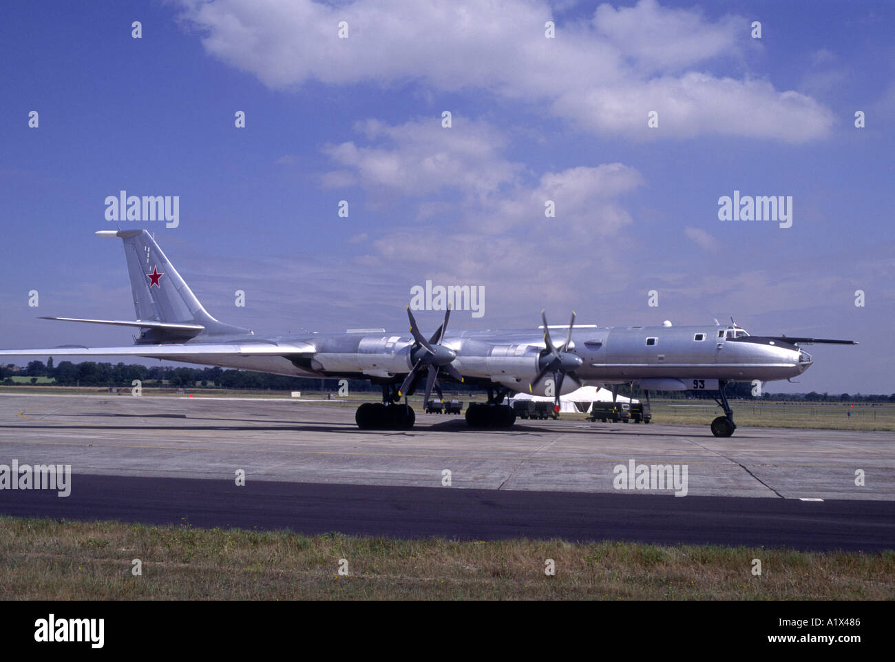 Russische Туполев Ту / 95 tragen große viermotorige Turboprop-angetriebene strategischen Bomber.   GAV 1069-3 Stockfoto