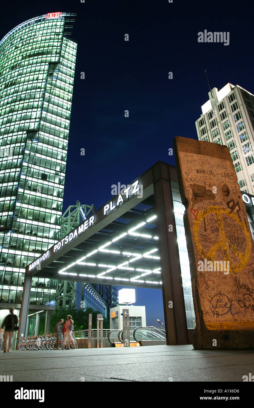 Ein Teil der alten Mauer am Potsdamer Platz in Berlin-Deutschland Stockfoto