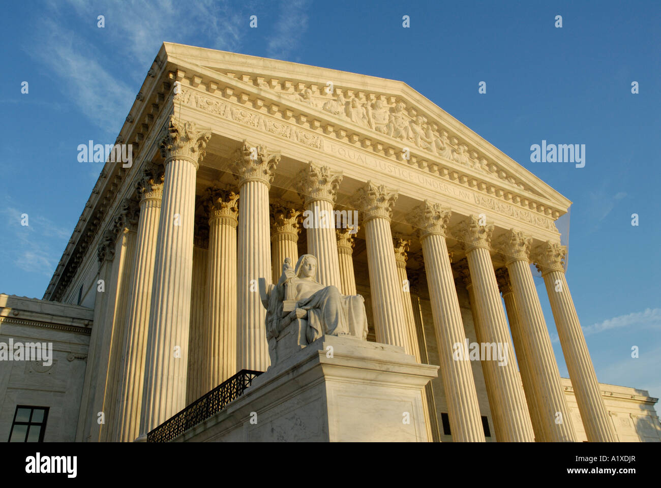 Betrachtung der Gerechtigkeit Statue, United States Supreme Court Gebäude Stockfoto