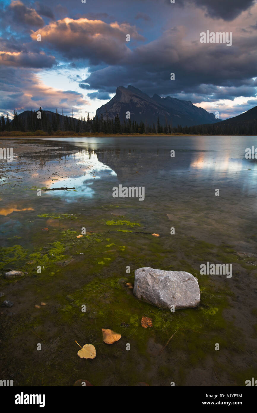Mount Rundle von Vermillion Seen, Banff Nationalpark, Kanada Stockfoto