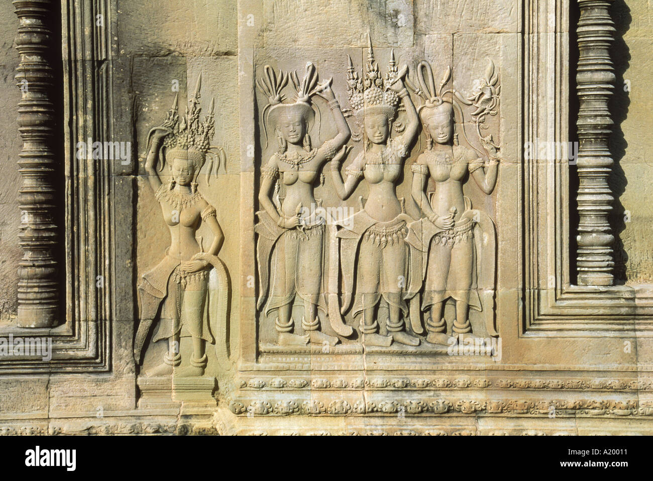 Stein-Flachreliefs, die Szenen des ländlichen Lebens und historische Ereignisse an den Wänden des Angkor Wat Siem Reap Kambodscha Asien G Stockfoto