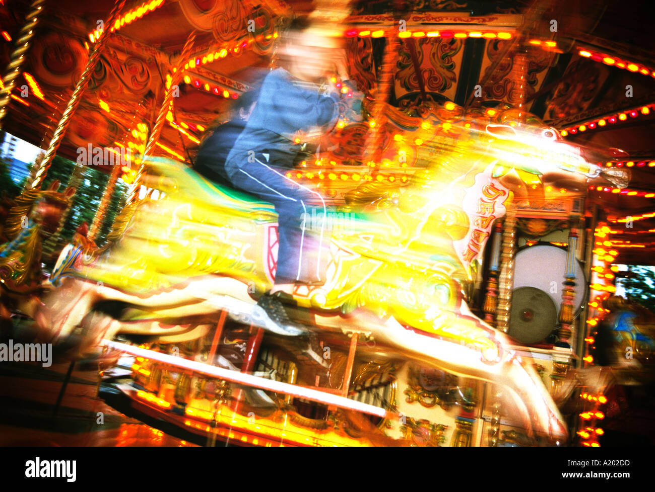 Boy am Messegelände fahren Stockfoto