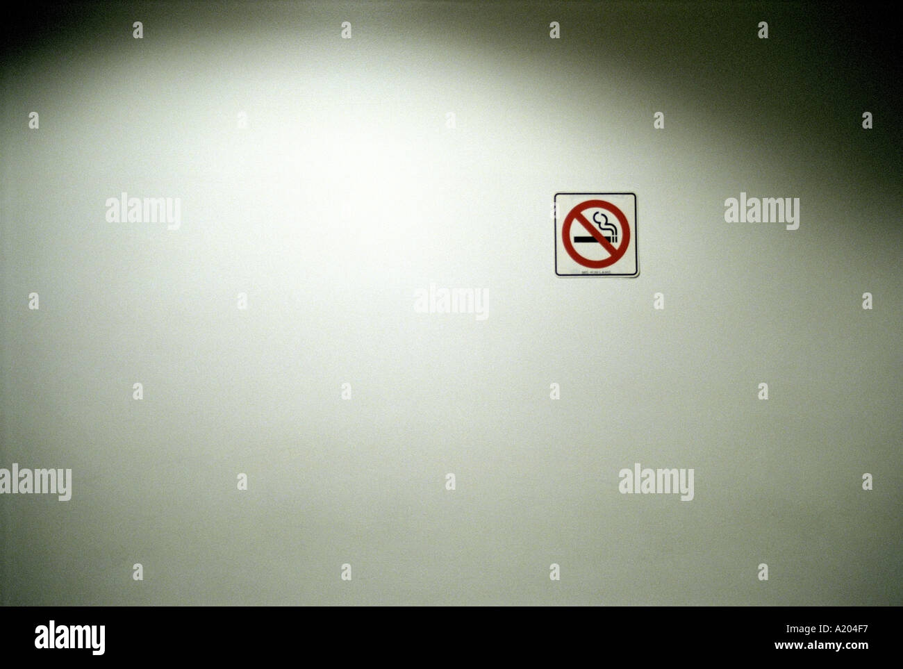 Kein Rauchen Schild an Wand Stockfoto