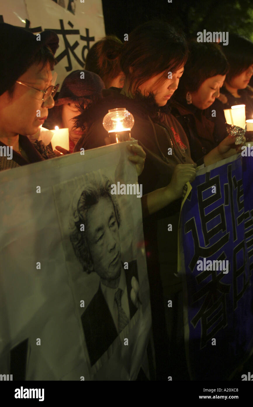 Kerze beleuchtet Vigil und Frieden Protest gegen Irak-Krieg und zur Unterstützung der Japaner Shosie Koda, Tokyo, Japan entführt. Stockfoto