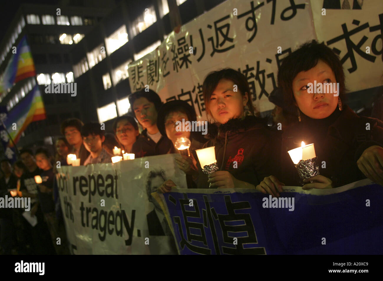 Kerze beleuchtet Vigil und Frieden Protest gegen Irak-Krieg und zur Unterstützung der Japaner Shosie Koda, Tokyo, Japan entführt. Stockfoto