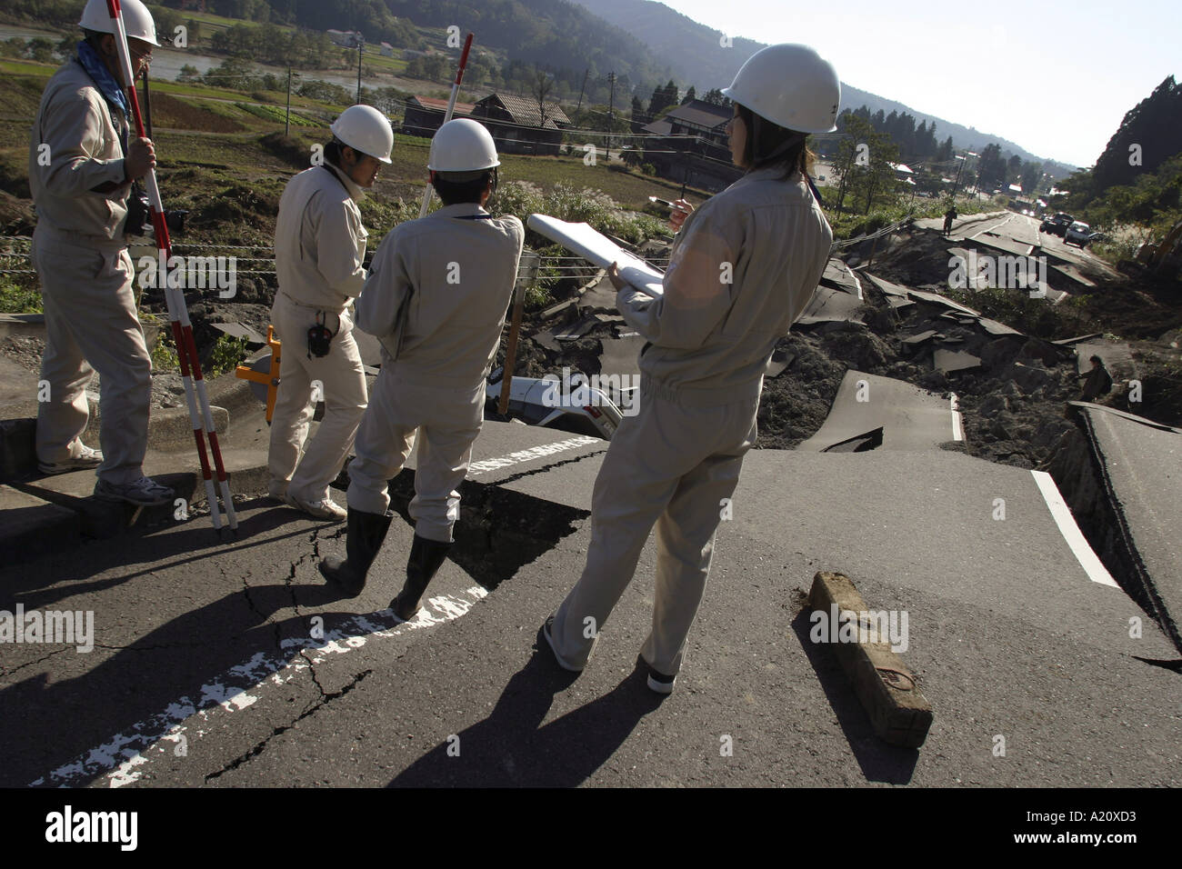 Nachwirkungen des mächtigen Erdbeben die Nordjapan im Oktober 2004 getroffen. Stockfoto