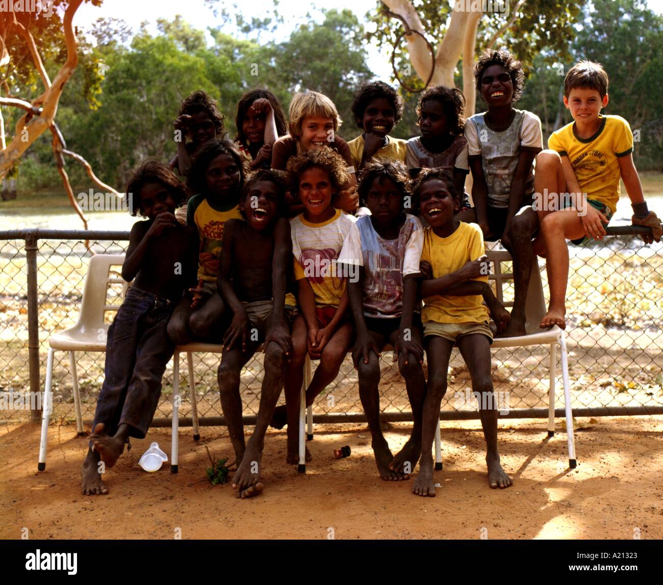 Gruppenbild der Aborigine-Kinder Australien Rainbird Stockfoto