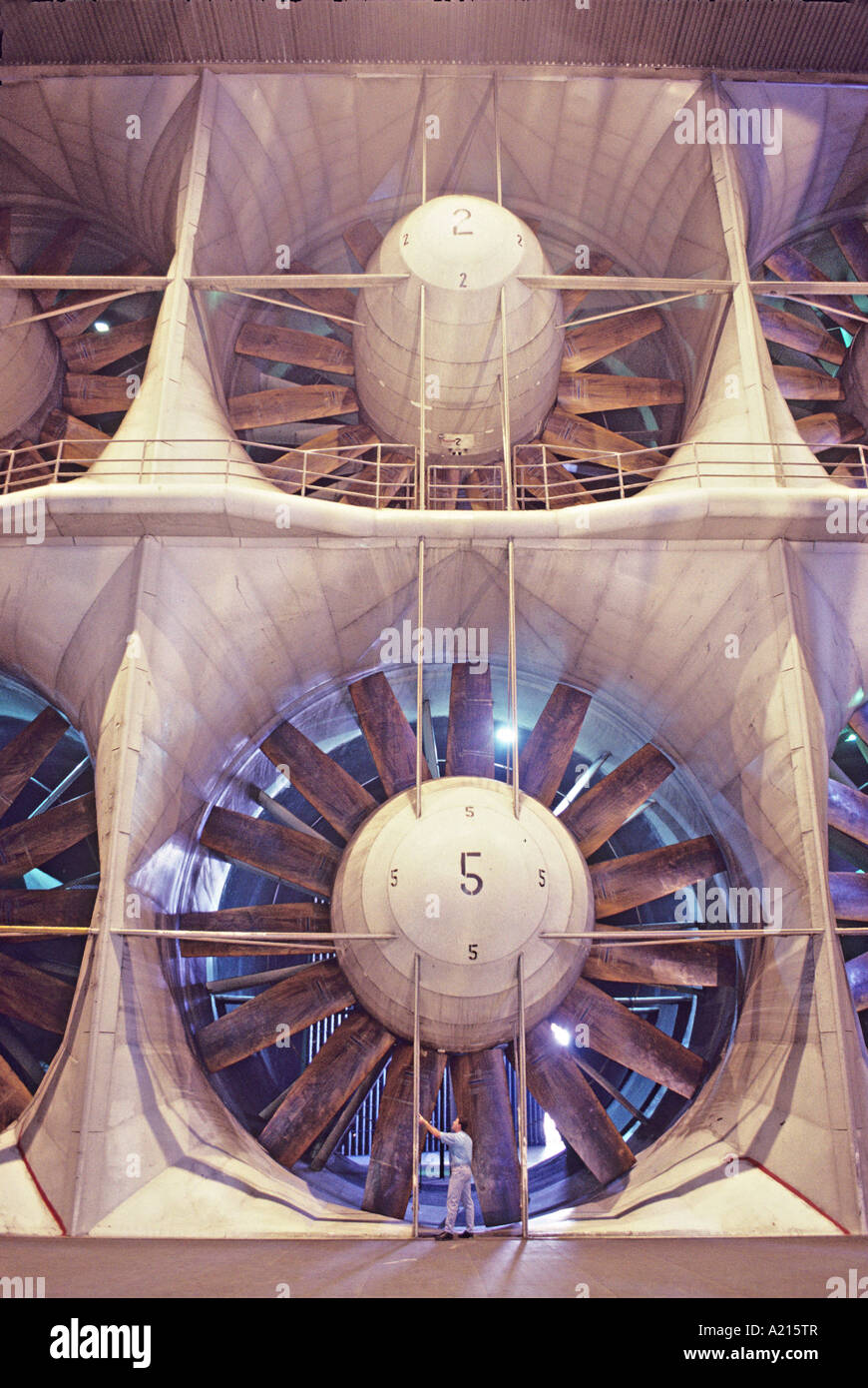 freigegebene Mann stand am unteren Windkanal NASA Ames Mountainview California Stockfoto