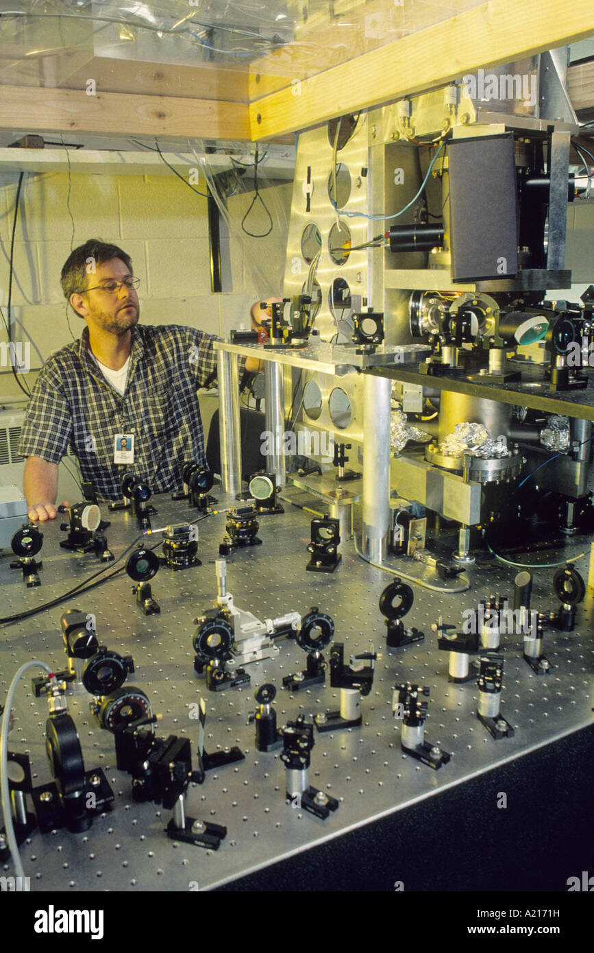 Wissenschaftler am Brunnen Atomuhr in National Institute of Standards und Technologie Boulder Colorado Stockfoto