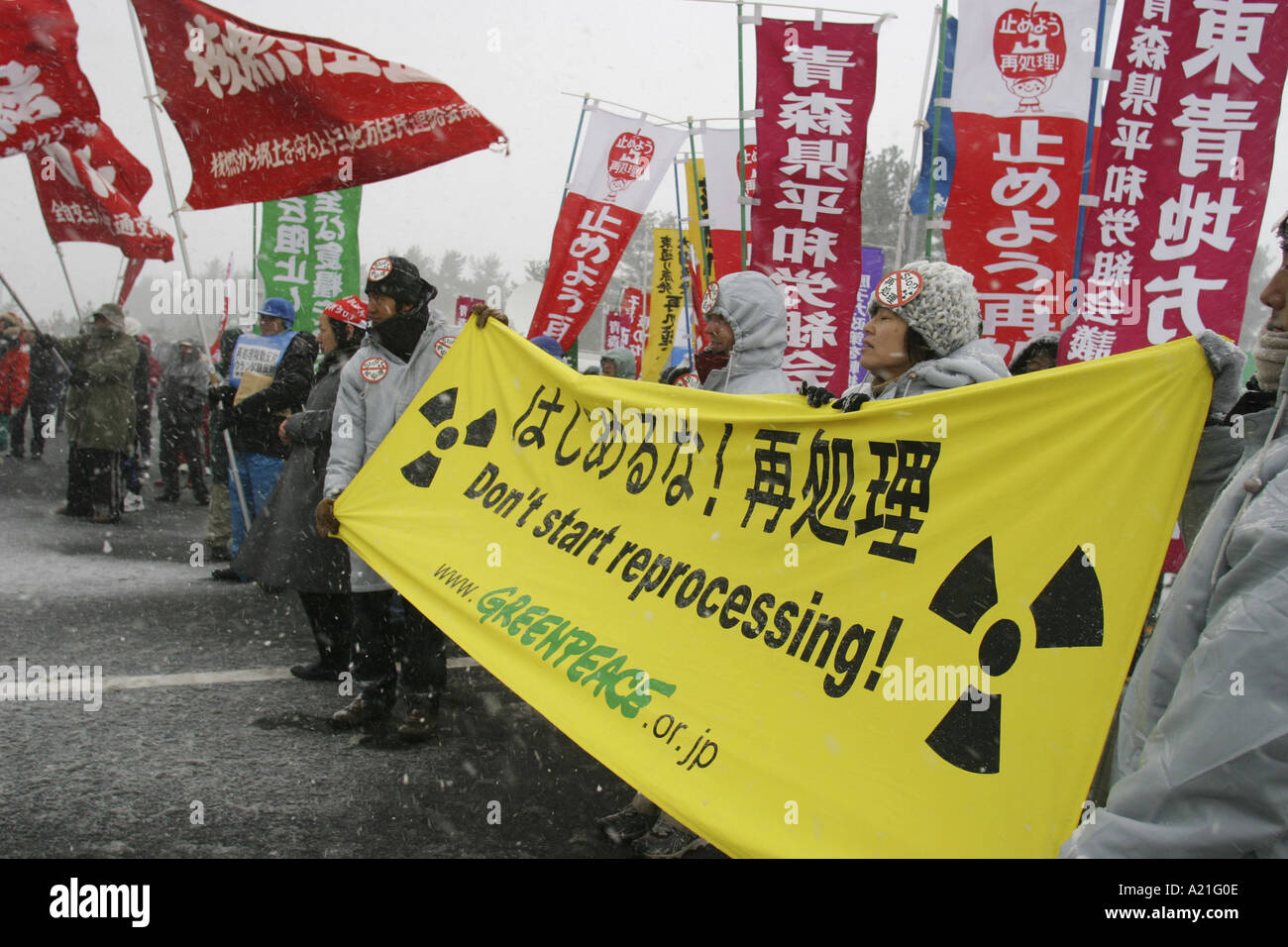 Demonstration gegen nukleare Wiederaufarbeitung Nordjapan Pflanze, Rokkosho, Uran Stockfoto