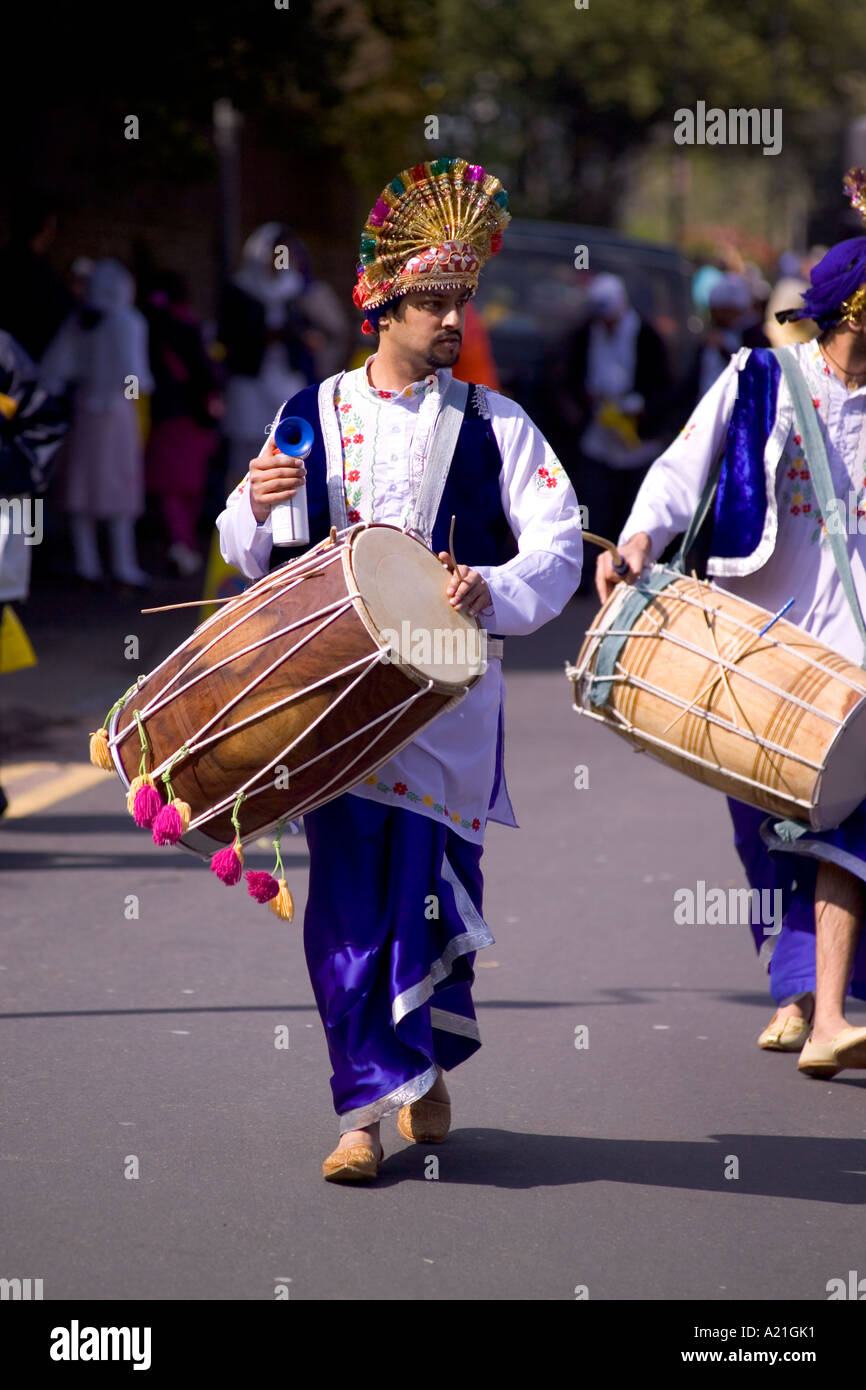 Schlagzeuger in Vaisakhi Parade gefeiert Gravesend Kent 2005 Stockfoto