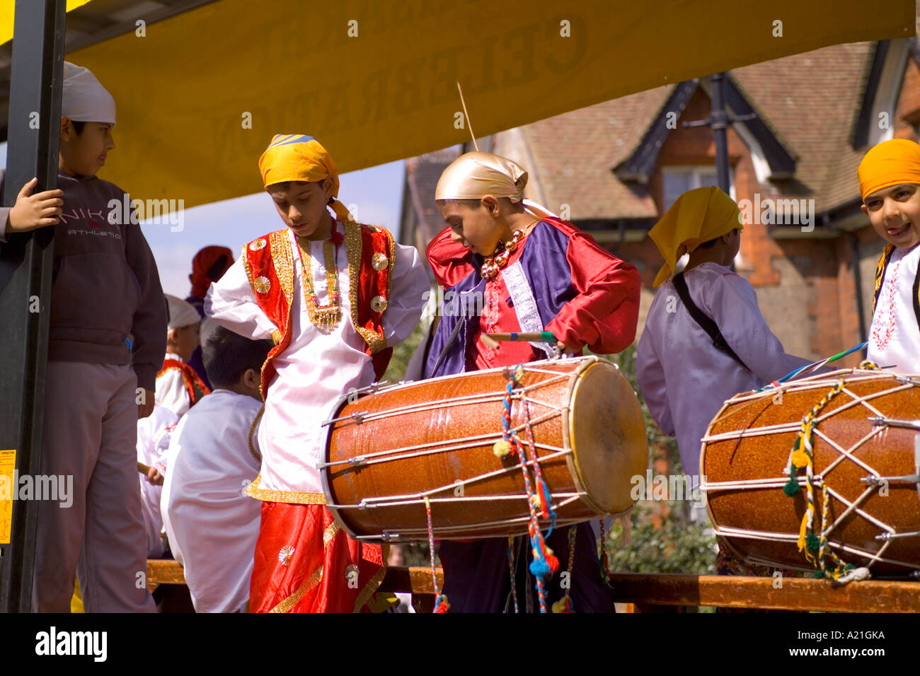 Schlagzeuger in Vaisakhi Parade gefeiert Gravesend Kent 2005 Stockfoto