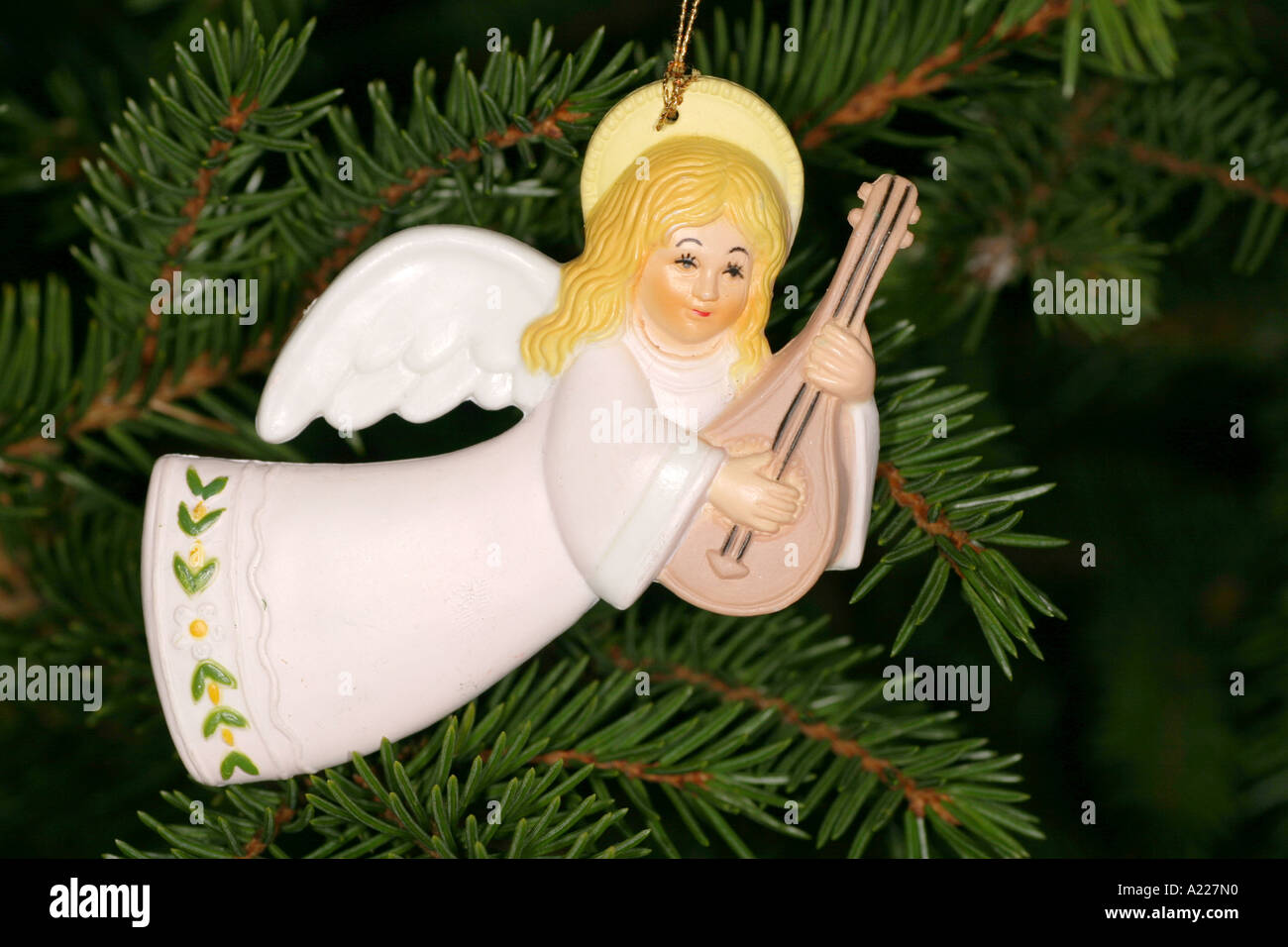 Engel Dekoration in einer Weihnachts-Kiefer Stockfoto