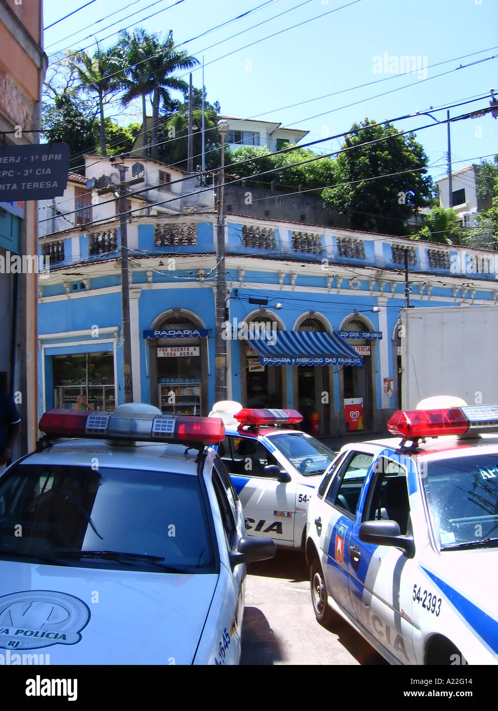 Polizeiautos Parken auf der Straße, Santa Teresa, Rio De Janeiro, Brasilien Stockfoto