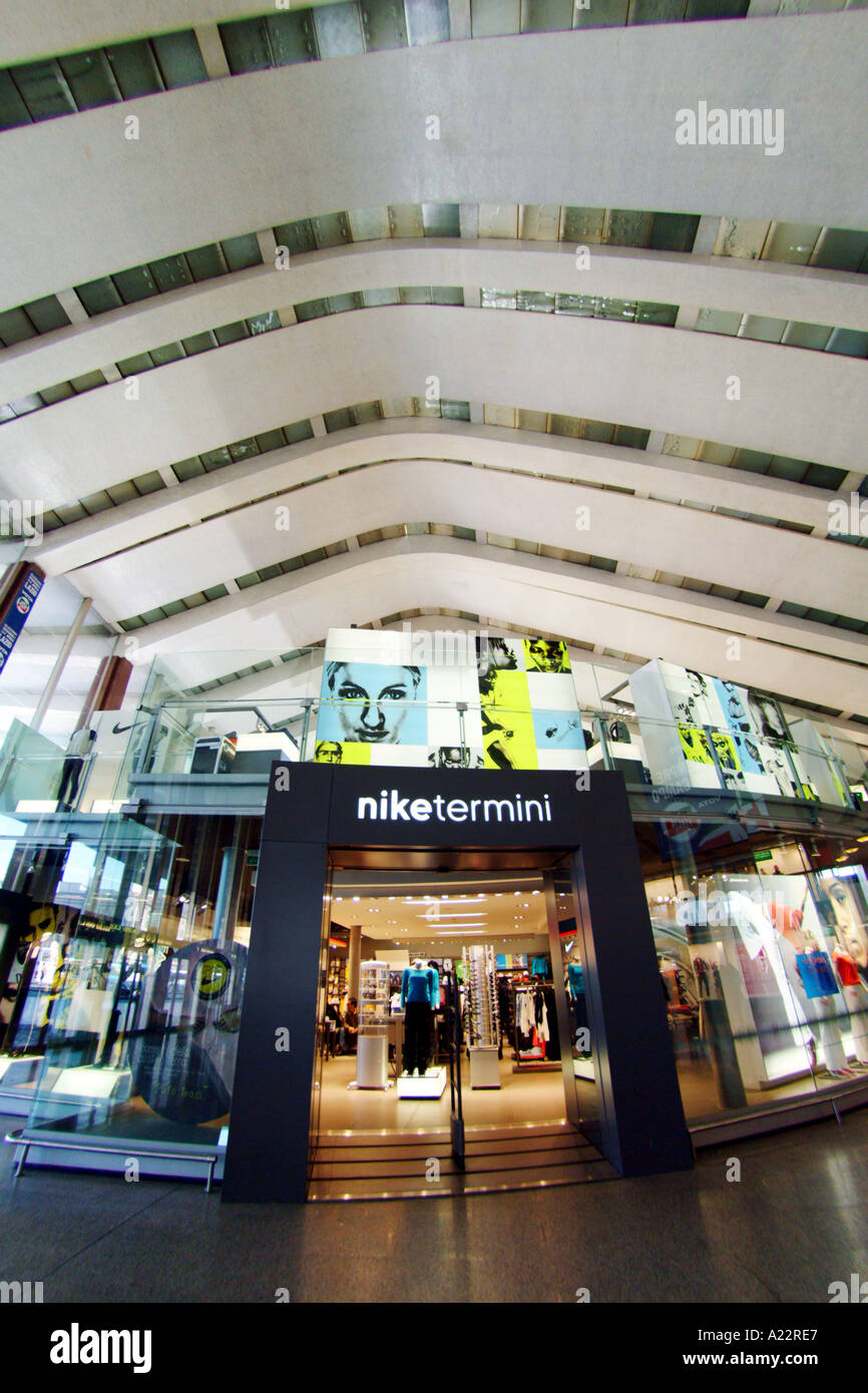 Rom Nike Sport speichern Shop Termini Bahnhof zentralen Roma  Stockfotografie - Alamy