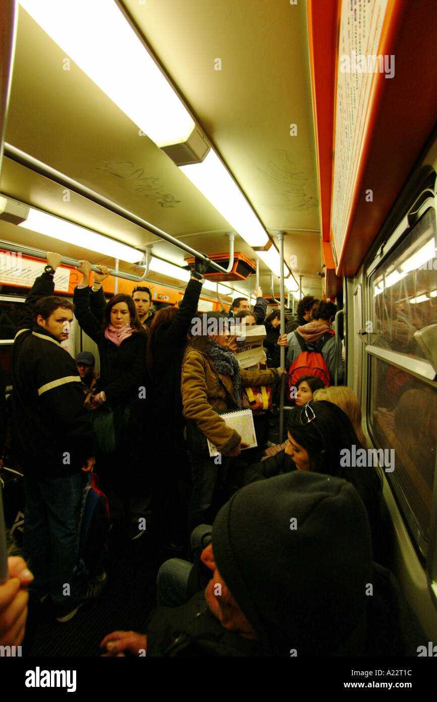 Rom u-Bahn Zug Wagen beschäftigt Stockfoto