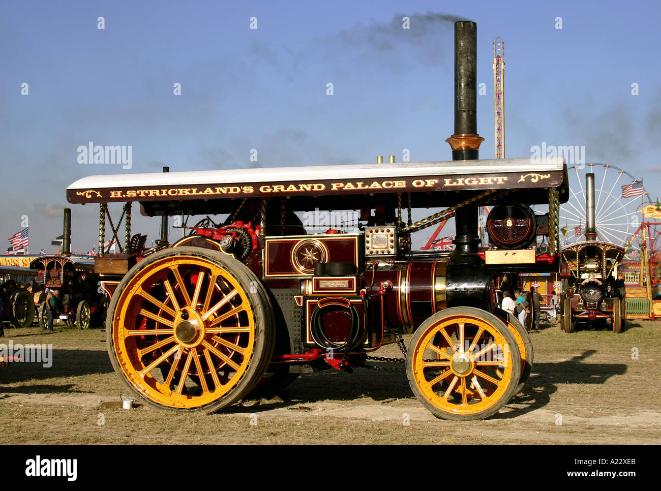 Schausteller s Straße Lokomotive, die diese Art von Motor verwendet werden würde, zu bewegen und macht die Messe-Ausrüstung Stockfoto