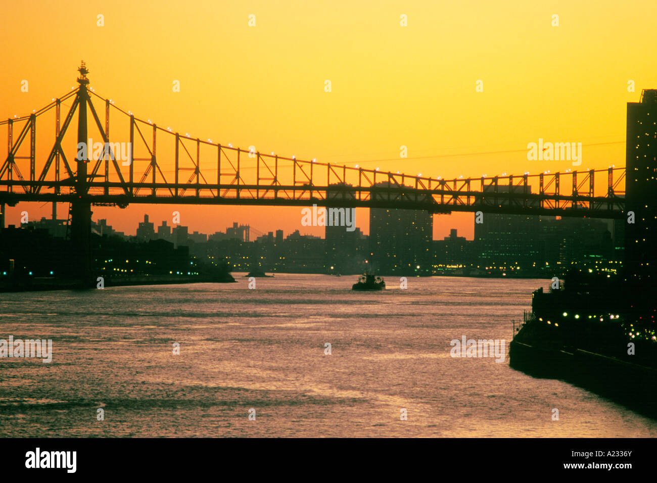 Queensboro Bridge oder Ed Koch Queensboro Bridge und East River New York City. Manhattan bei Sonnenuntergang USA Stockfoto