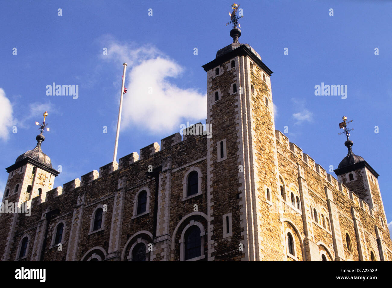 Tower of London, der Weiße Turm. Das Historische England. Denkmal der normannischen Festung und UNESCO-Weltkulturerbe seit 1979 Stockfoto