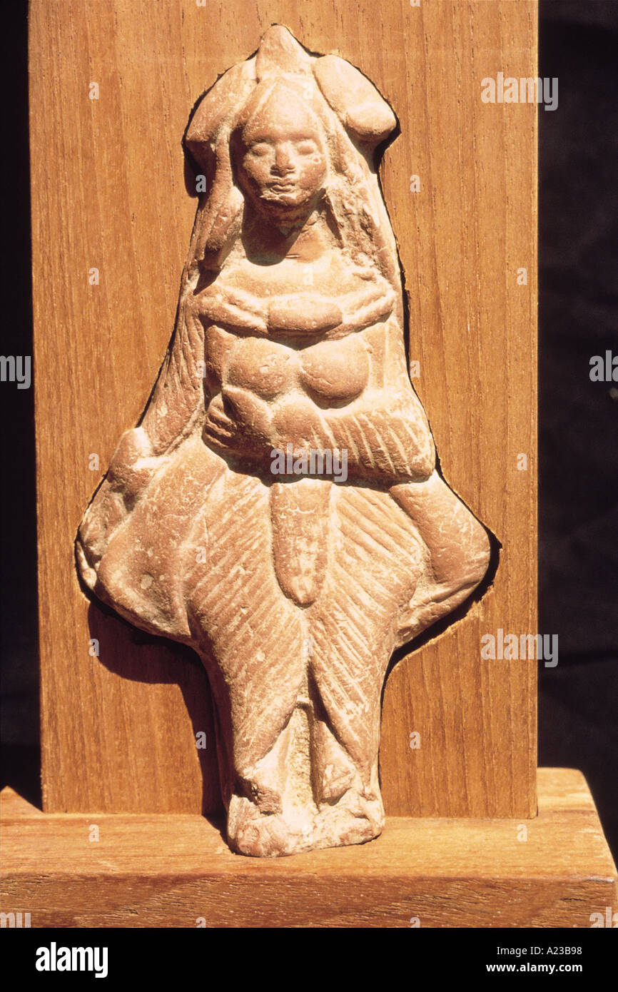 Weibliche Figur stehend auf Lotus. Sunga Spätzeit. Datiert: 100 v. Chr. Stockfoto