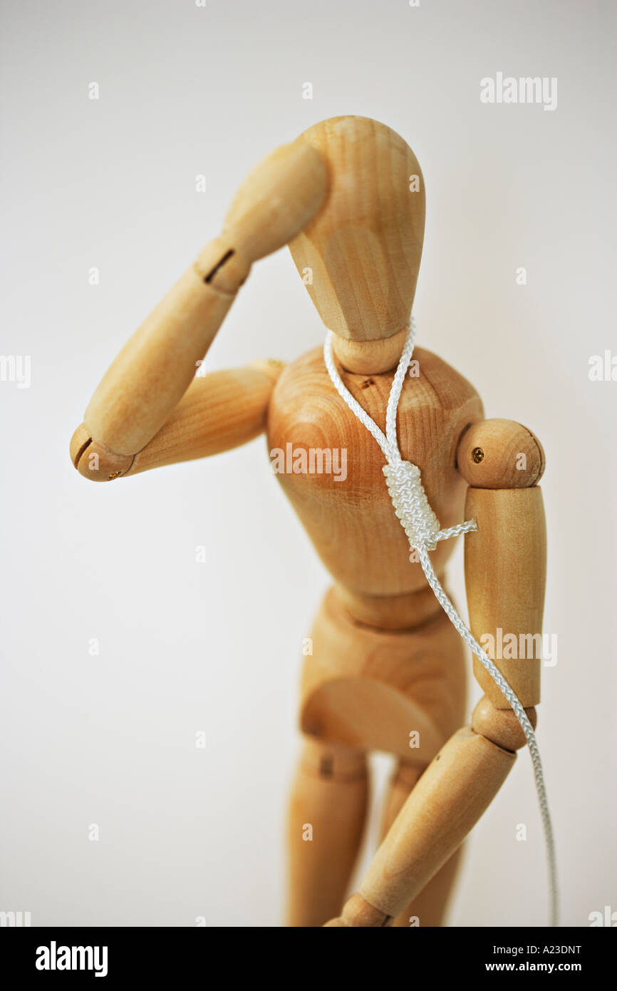 Frau schlinge hals -Fotos und -Bildmaterial in hoher Auflösung – Alamy