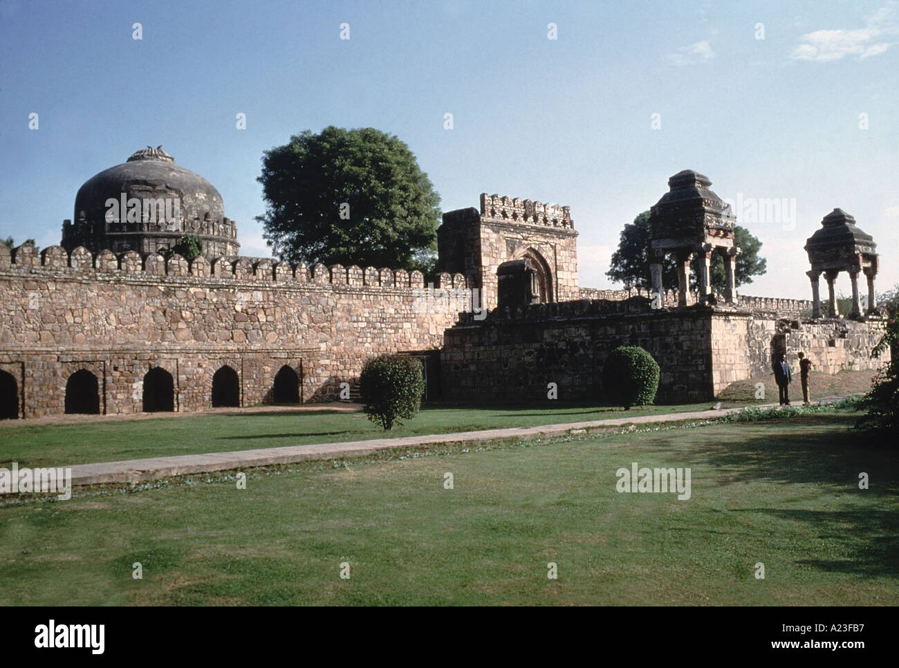 Blick auf die Ostwand Fassade. Grab des Sikandaer Lodi. Datiert: Lodi Periode, 1517 n. Chr.-Delhi, Indien. Stockfoto