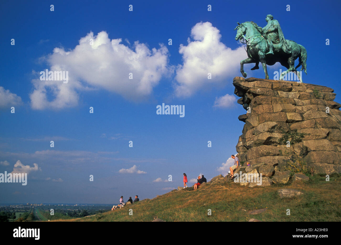 Statue von George III auf Snow Hill Windsor Great Park in der Nähe von London England UK GB EU Europa Stockfoto