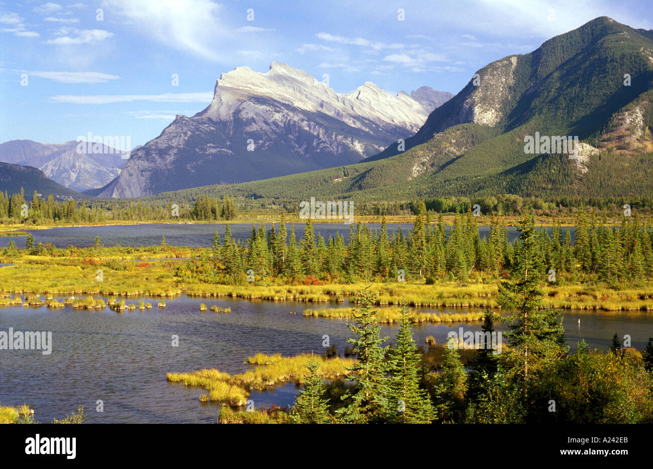 Kanada Alberta Banff Nationalpark Mount Rundle und die Vermilion Lakes Stockfoto