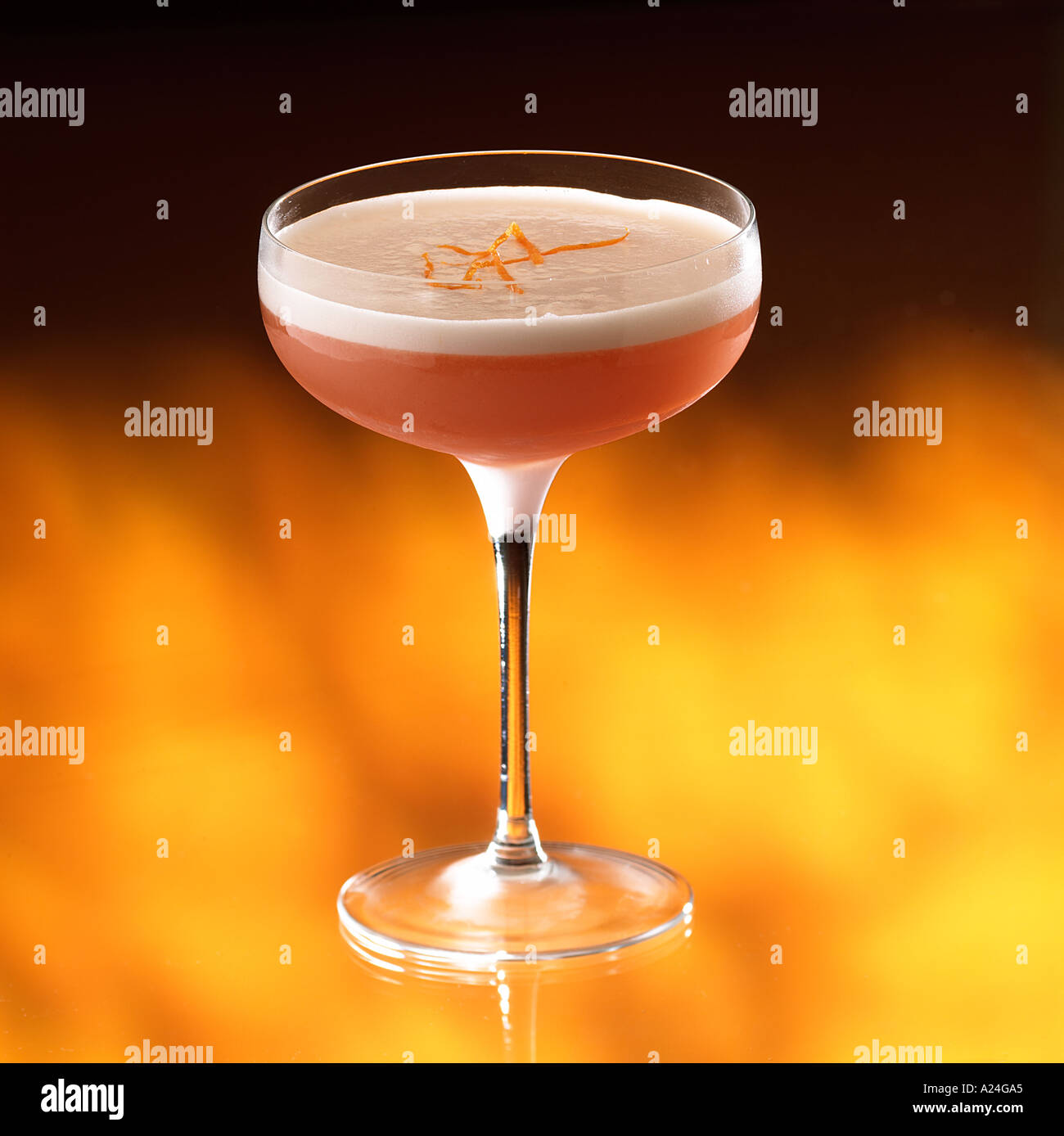 Cocktail My Fair Lady Gin Zitronensaft Orangensaft Fraise Eiweiß Eis Keywords Alkohol trinken Stockfoto