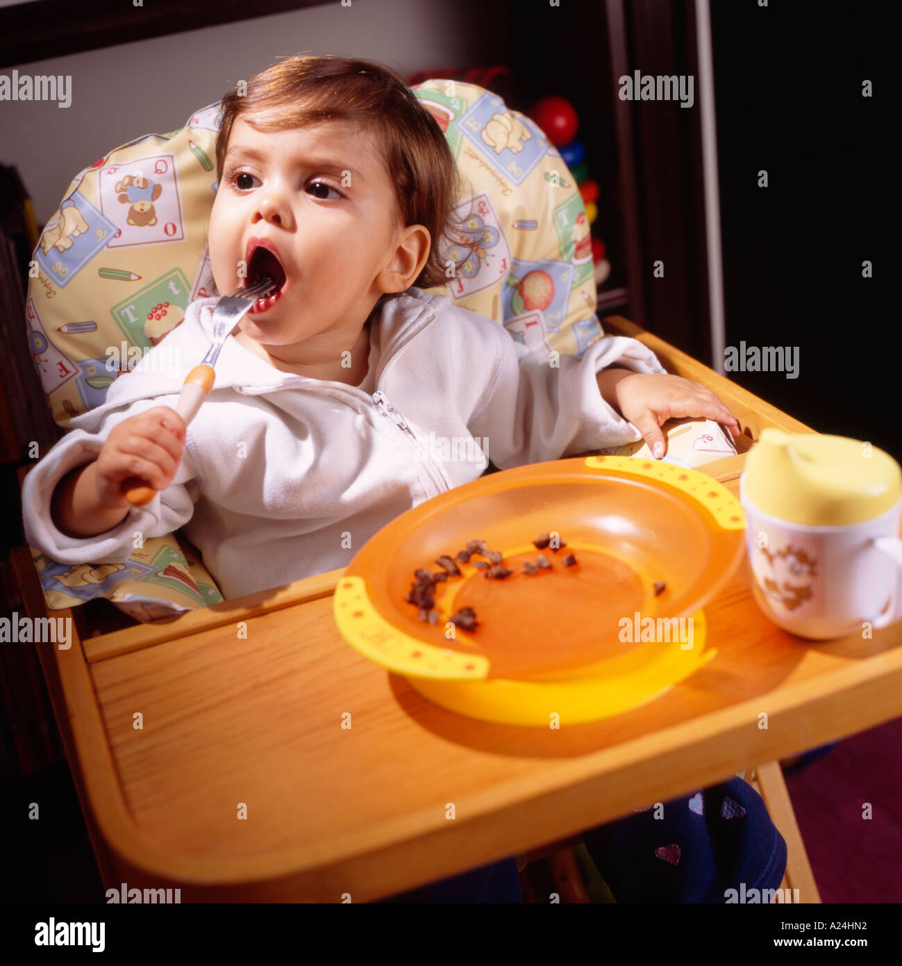 kleines Mädchen essen Stockfoto