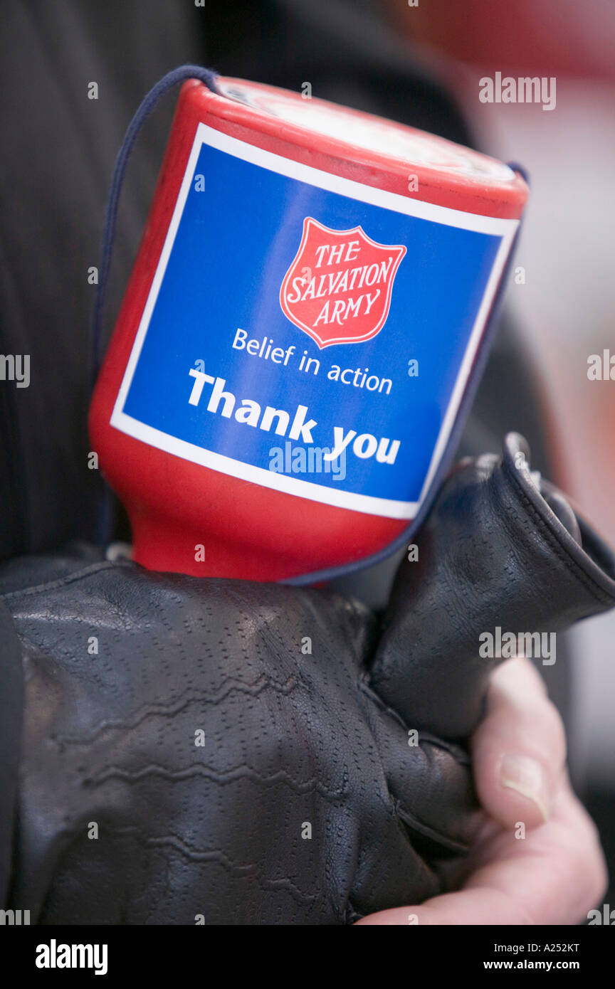 Heilsarmee-Mitglied sammeln Spenden für mildtätige Zwecke, Kendal, Cumbria, UK Stockfoto