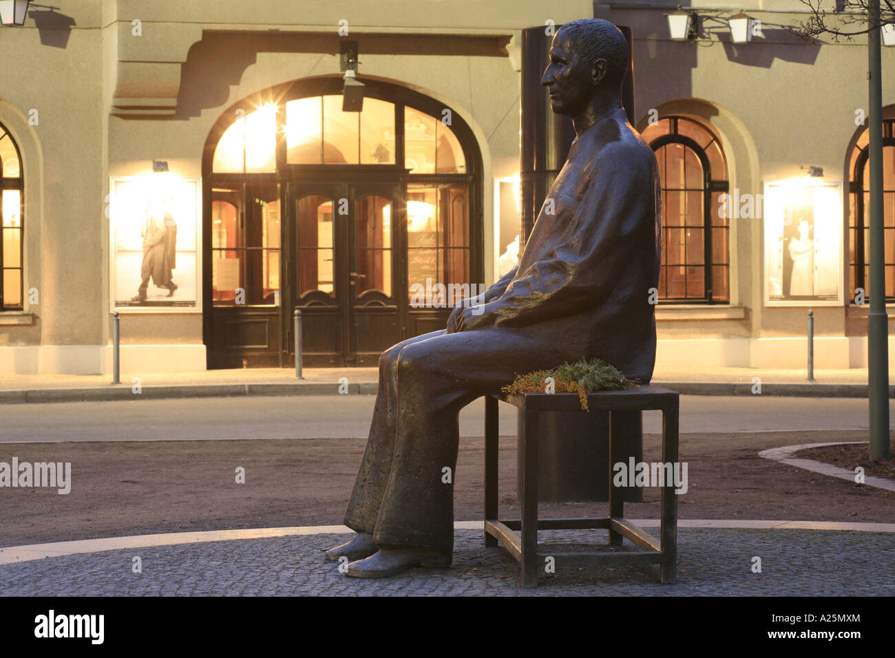 Statue von Bertolt Brecht am Berliner Ensemble, Deutschland, Berlin Stockfoto